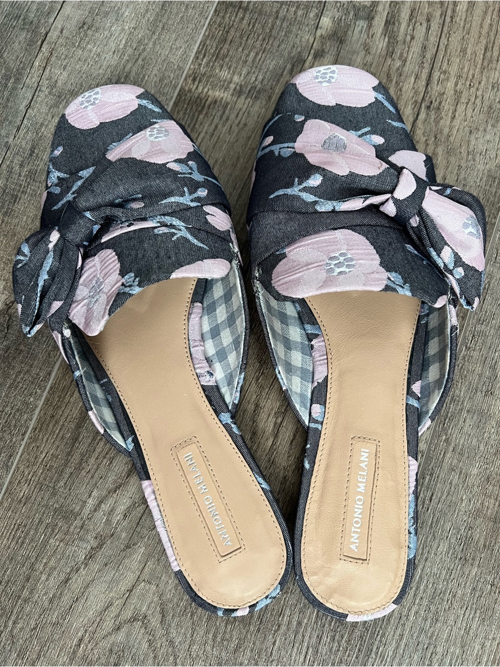 ANTONIO MELANI Charcoal Floral Knot Mules with Pink Blooms - Picture 2 of 5